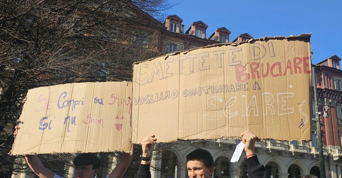 Gli attivisti di Fridays for Future in corteo nel 2025 Gli attivisti di Fridays for Future in corteo nel 2025
