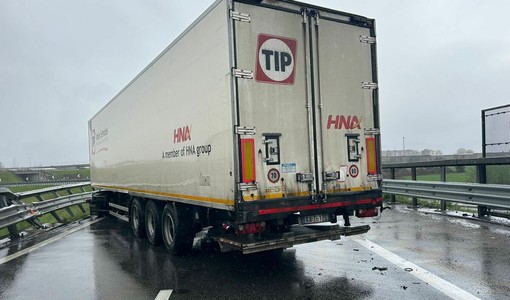 Incidente in tangenziale con un mezzo pesante coinvolto