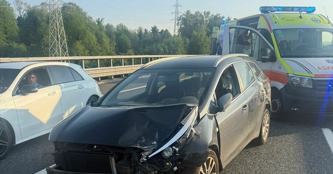 Incidente con dieci auto coinvolte in tangenziale