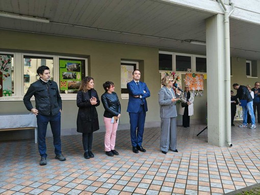 Taglio del nastro per l'inaugurazione alla presenza del sindaco Lo Russo
