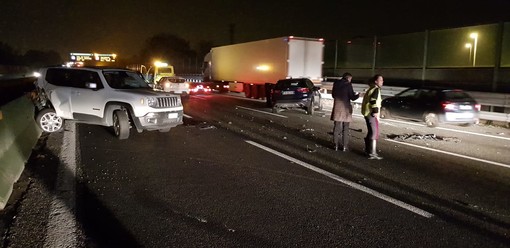 Incidente nella notte sulla tangenziale nord a Pianezza: due vetture coinvolte, una persona ferita