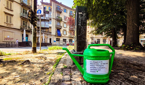 Un innaffiatoio di quartiere in Largo Montebello: la risposta di Vanchiglia alla grande siccità Un innaffiatoio di quartiere in Largo Montebello: la risposta di Vanchiglia alla grande siccità
