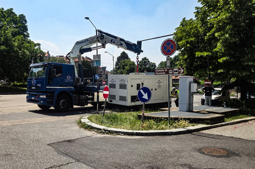 Blackout, problemi anche per l'acqua: SMAT installa un gruppo elettrogeno per garantire le riserve idriche Blackout, problemi anche per l'acqua: SMAT installa un gruppo elettrogeno per garantire le riserve idriche