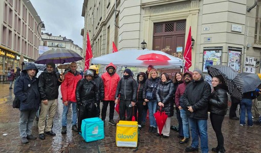 Protesta dei rider per avere tutele e diritti