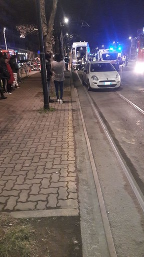 Travolto da un tram davanti all'ospedale Gradenigo: morto un uomo di 79 anni