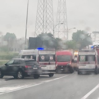 Brutto incidente tra via Debouché e via Stupinigi, al confine tra Nichelino e Vinovo