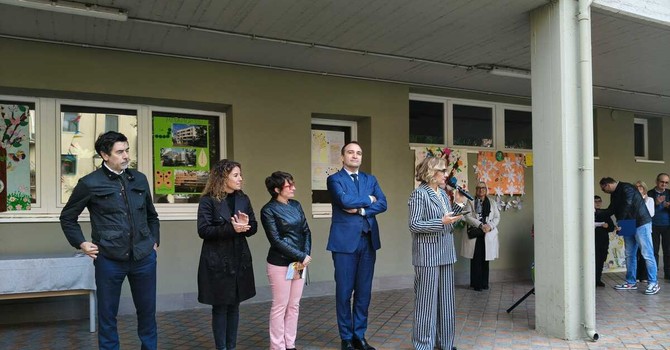Taglio del nastro per l'inaugurazione alla presenza del sindaco Lo Russo