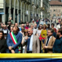 Taglio del nastro della &quot;rinnovata&quot; via Po con le autorità e i rappresentanti delle istituzioni (foto: Confesercenti Torino)