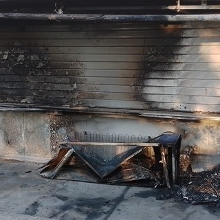 incendio in un chiosco bar