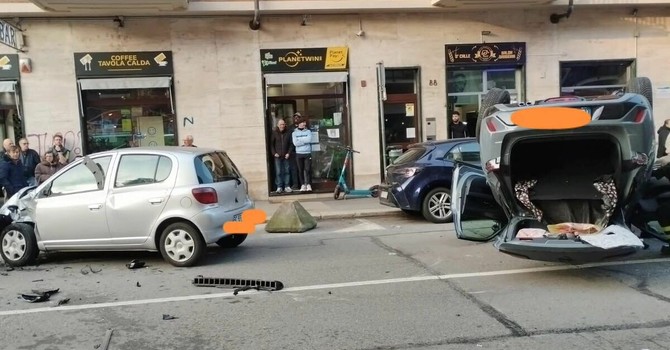 Brutto incidente tra via Medici e via Zumaglia: traffico a lungo bloccato