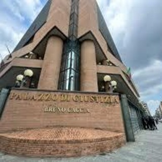 Aderiva a gruppi Telegram nazifascisti, assolto per "immaturità" minorenne di Torino