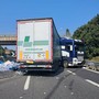 Grosso camion si intraversa: traffico in tilt sul raccordo Torino-Pinerolo
