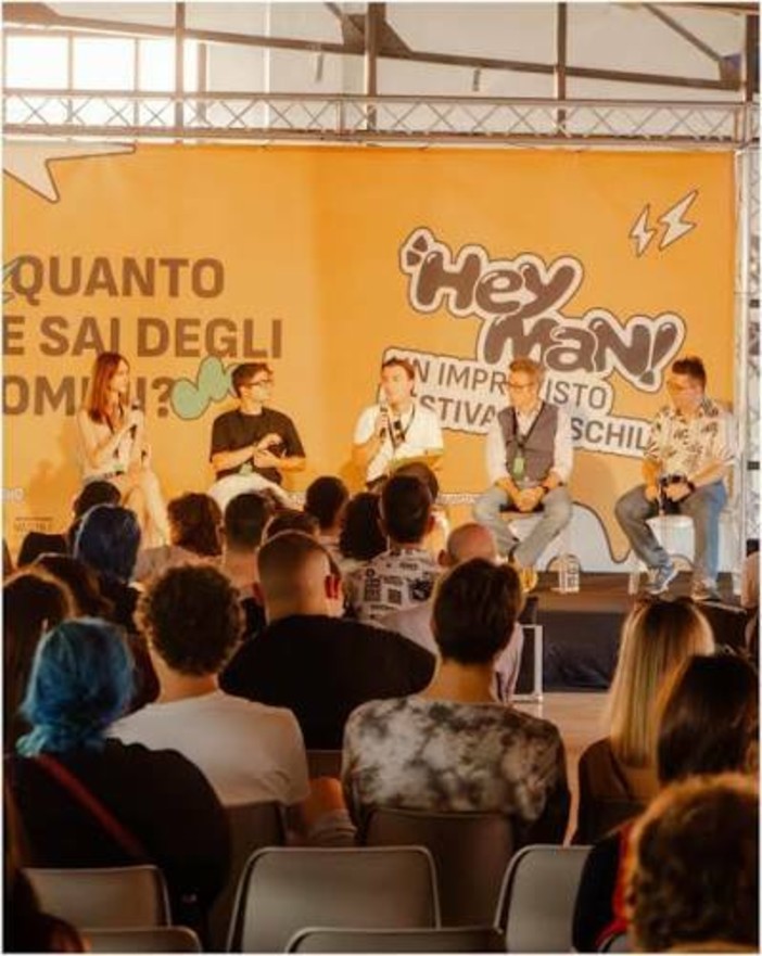 Al Cap10100, la prima tappa di "Hey man!": il tour che esplora la pluralità del maschile oggi Al Cap10100, la prima tappa di "Hey man!": il tour che esplora la pluralità del maschile oggi