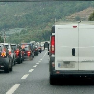 Incidente sulla A10: autostrada chiusa e problemi per i Torinesi in viaggio verso il mare Incidente sulla A10: autostrada chiusa e problemi per i Torinesi in viaggio verso il mare