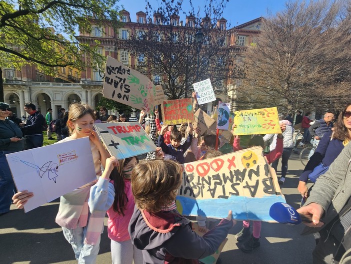 La partenza in piazza Statuto. In testa esposto lo striscione "Dal seme dell'oppressione nasce l'albero della ribellione" La partenza in piazza Statuto. In testa esposto lo striscione "Dal seme dell'oppressione nasce l'albero della ribellione"