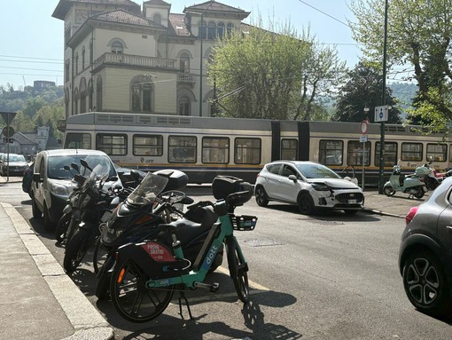Incidente tra tram e auto tra via Giolitti e via Bonafaus