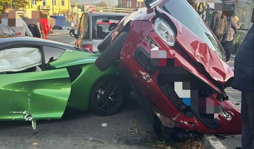Carambola tra quattro auto, paura in via Ponchielli