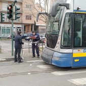 Donna investita dal tram 4 in corso Unione Sovietica: sospeso il traffico sui binari