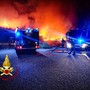 Una immagine del rogo che si è sviluppato nella zona di via Crea a Grugliasco