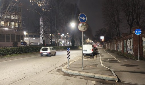 Incrocio pericoloso all'Amedeo di Savoia: intervento sull'inutile specchio