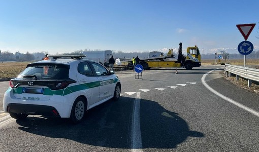 La vettura della Polizia Locale intervenuta sul luogo dell'incidente La vettura della Polizia Locale intervenuta sul luogo dell'incidente