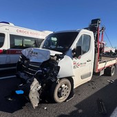 Brutto incidente sulla tangenziale sud: due persone ferite e traffico in tilt