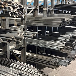 Ironcut: già riferimento nel taglio lamiera in Piemonte, oggi anche fornitore di tubi e barre in ferro in tutti i formati
