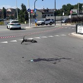 Non ce l'ha fatta il giovane travolto da un'auto mentre viaggiava in monopattino