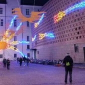 Trekking urbano tra le Luci d'Artista: quattro appuntamenti alla scoperta delle opere e dei quartieri che le ospitano