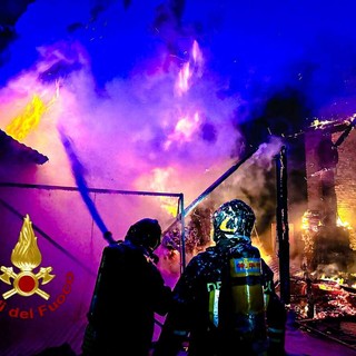 Incendio a Venaria, questa notte