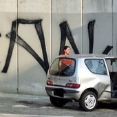 Moncalieri, va a sbattere contro il muro del parcheggio multipiano: 23enne grave al Cto