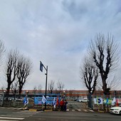 Volantinaggio davanti all'Iveco Volantinaggio davanti all'Iveco