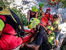 Coazze, resta incastrato con il piede tra le rocce del fiume: salvato dai pompieri