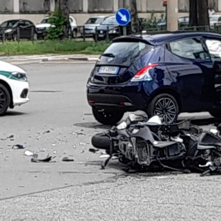 Auto contro moto, brutto incidente tra corso Agnelli e corso Traiano: