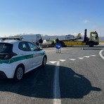 La vettura della Polizia Locale intervenuta sul luogo dell'incidente