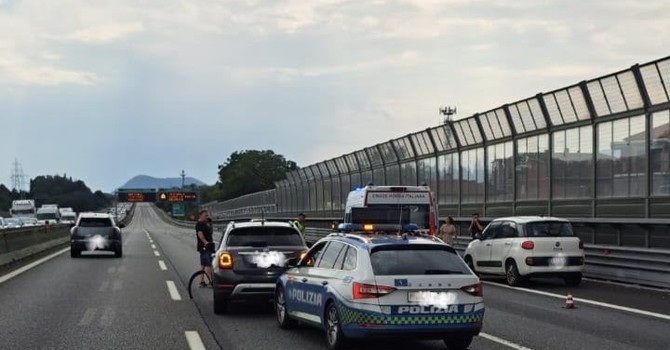 Incidente in tangenziale Nord: quattro veicoli coinvolti, traffico in tilt Incidente in tangenziale Nord: quattro veicoli coinvolti, traffico in tilt