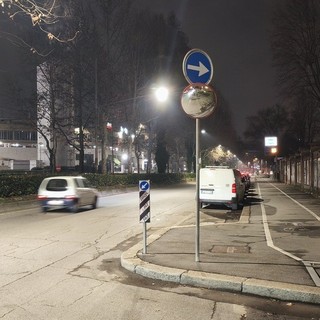 Incrocio pericoloso all'Amedeo di Savoia: intervento sull'inutile specchio