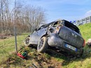 Incidente sulla bretella Ivrea - Santhià: auto scavalca il guard rail e finisce tra i prati Incidente sulla bretella Ivrea - Santhià: auto scavalca il guard rail e finisce tra i prati