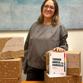 Un dono di benvenuto per i nuovi nati del 2025: in consegna alle famiglie torinesi le lettere per richiedere il kit bebè Un dono di benvenuto per i nuovi nati del 2025: in consegna alle famiglie torinesi le lettere per richiedere il kit bebè