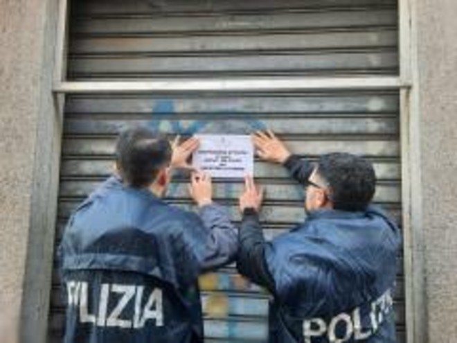 Locale chiuso in via Matteo Pescatore
