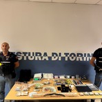 Girava con la droga in macchina e aveva trasformato il B&B nella centrale dello spaccio: 34enne in manette Girava con la droga in macchina e aveva trasformato il B&B nella centrale dello spaccio: 34enne in manette