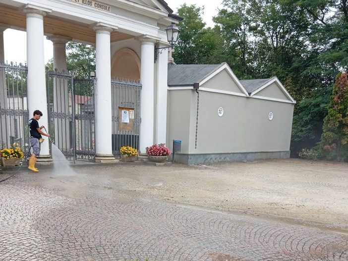 A Monteu da Po lavaggio strade e piazze e disostruzione dei tombini