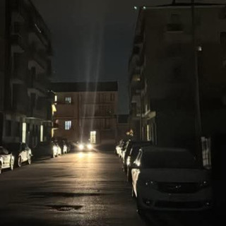 Grugliasco al buio: i vandali sabotano l'illuminazione pubblica