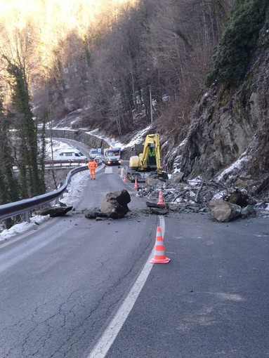 Frana sulla provinciale 32 di Viù: strada riaperta a senso unico alternato