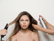 “La lacca per capelli fa male!” e altri miti da sfatare su questo prodotto per lo styling