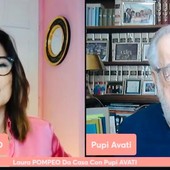 Laura Pompeo durante una diretta del suo programma #DaCasaCon