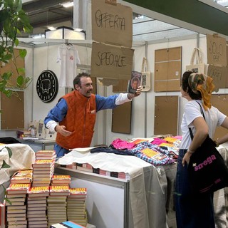 Auroro Borealo show da Blakie Edizioni: libri in vendita come al mercato