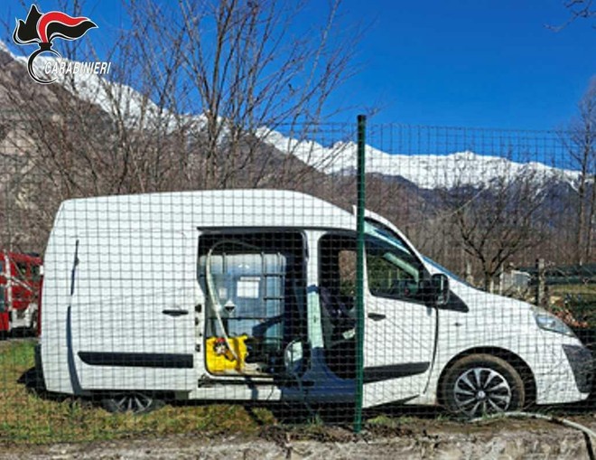 Denunciato il ladro di gasolio sorpreso dai carabinieri