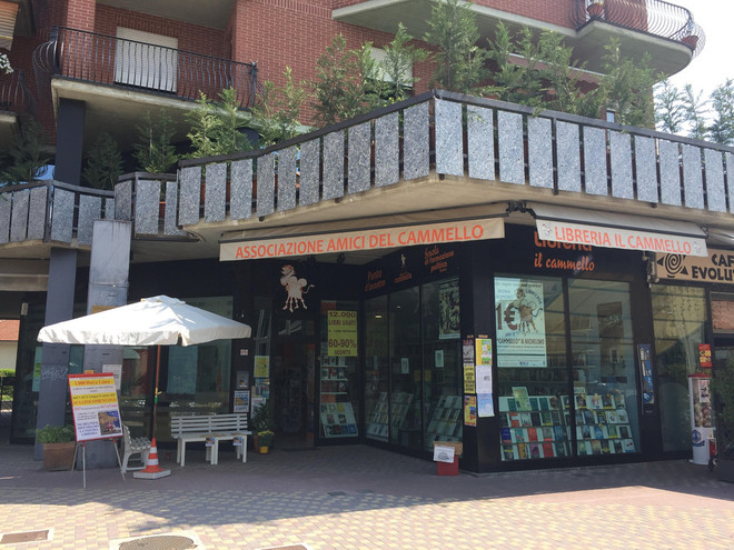 Una immagine della libreria Il Cammello di Nichelino