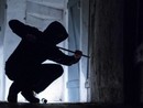 Tenta un furto in abitazione: il proprietario spara due colpi di pistola. Paura a Castellamonte